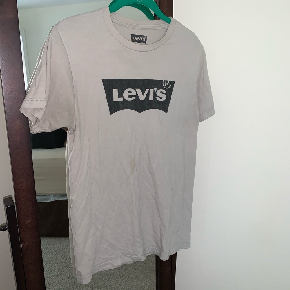 Levi tee